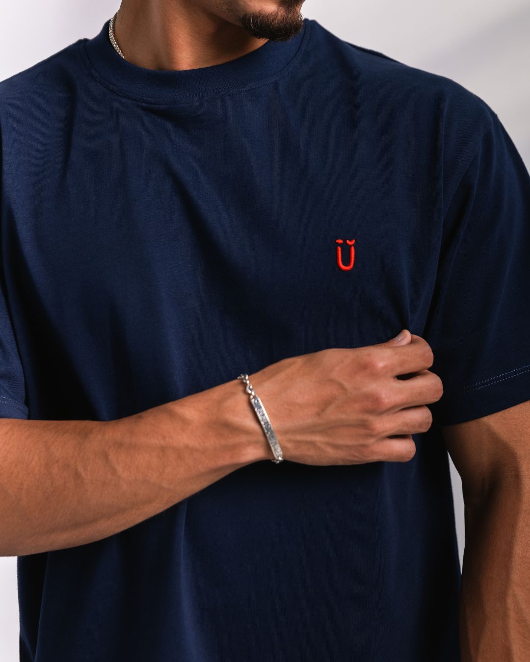 U stitched logo Tee