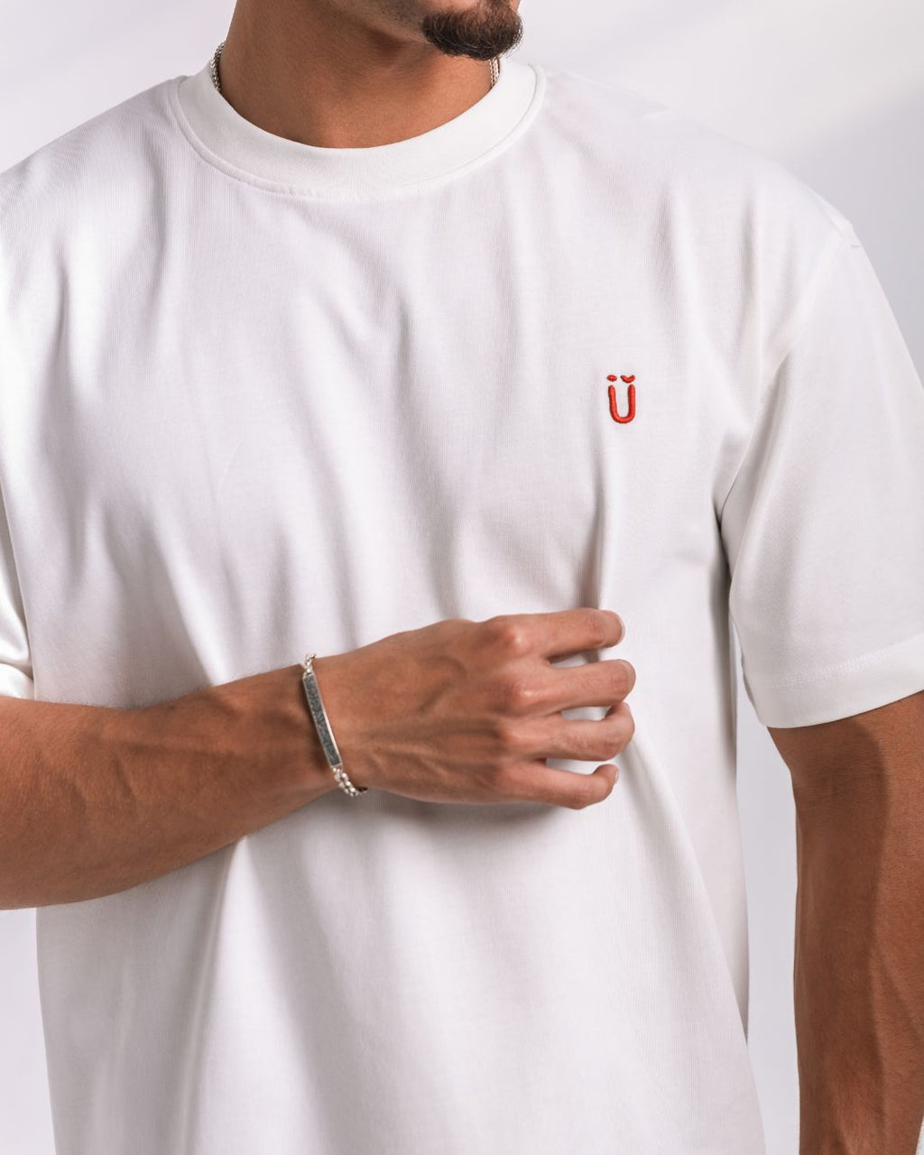 U stitched logo Tee